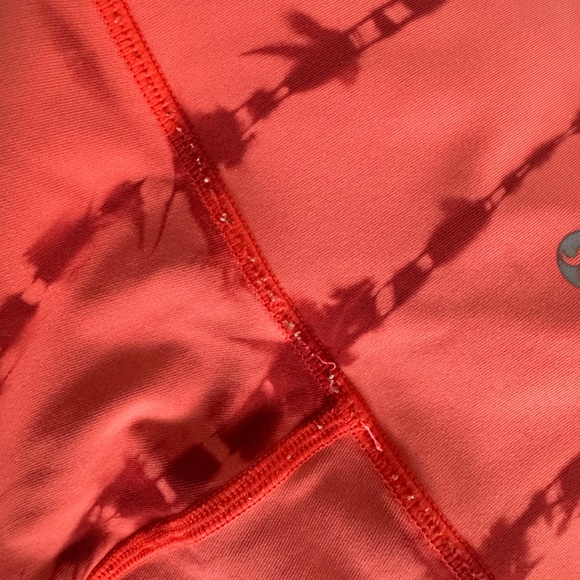 Lululemon Wunder Under Hi-Rise Tight* | Shibori Full-On
Luxtreme | Size 4 - Picture 6 of 7